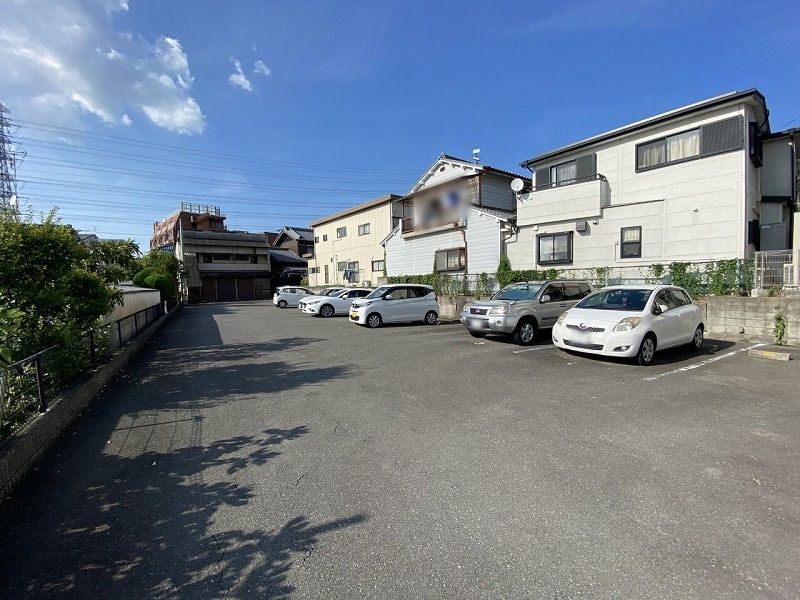レオパレスＱ 駐車場