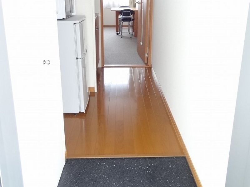 レオパレスフリューゲル 玄関