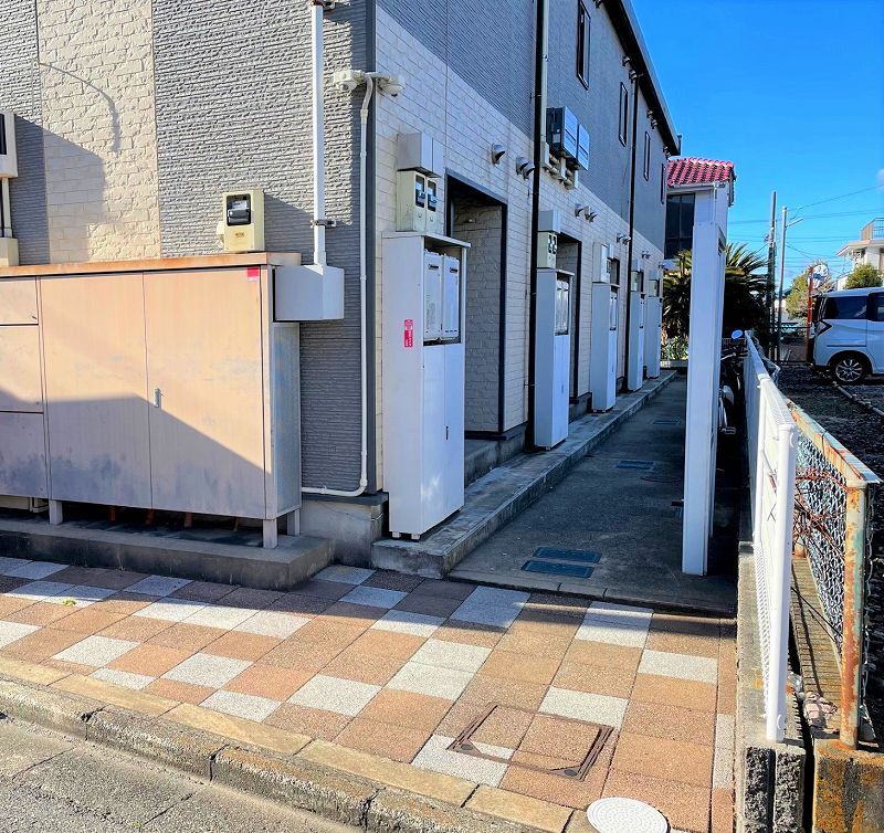 レオパレス八ヶ崎 エントランス