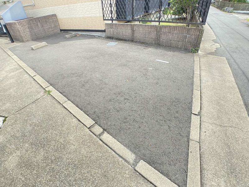 レオパレス滑石Ⅰ 駐車場