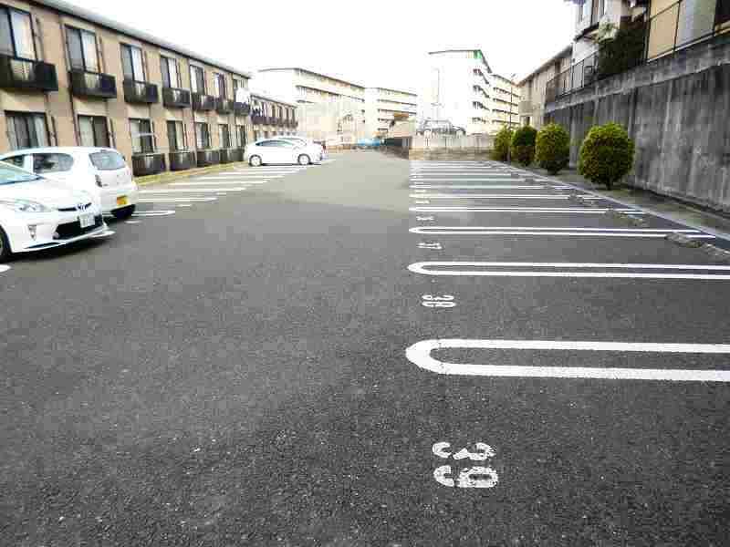 レオパレスＡｓｓｕｒａｎｃｅ凜 駐車場
