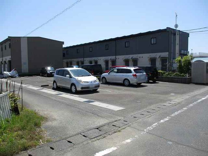レオパレスサクセスⅡ 駐車場