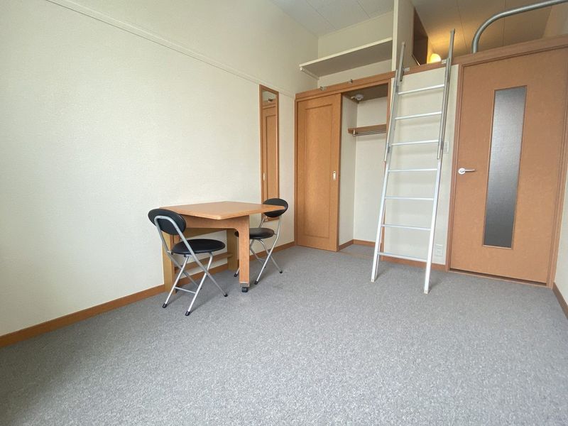 レオパレスエイティーン 居間