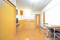 レオパレスエミール 居間