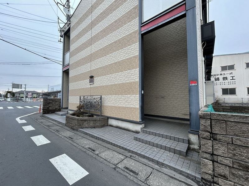 レオパレスプルミエール エントランス