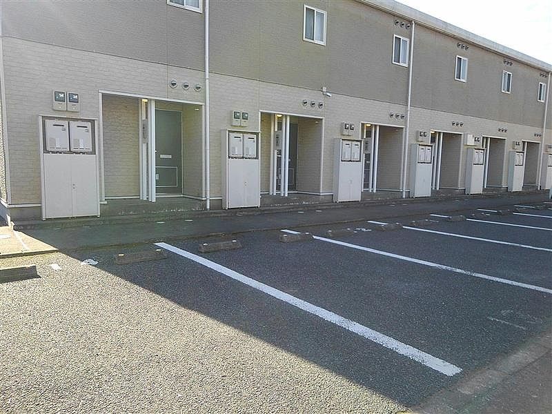 レオパレスブルーアイズ 駐車場