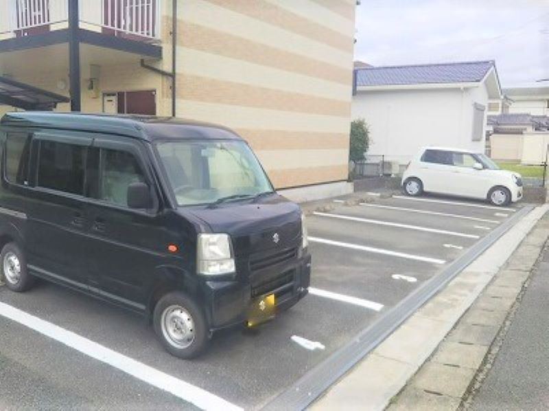 レオパレス紫陽花 駐車場