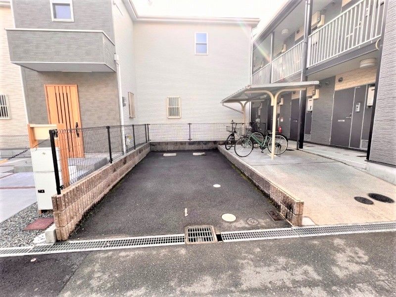 レオパレスフローリッシュⅡ 駐車場