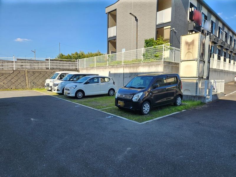 レオパレス清瀧Ａ 駐車場