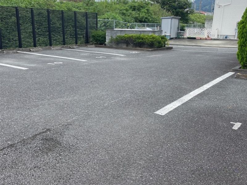 レオパレスプレシオ２１Ｃ 駐車場