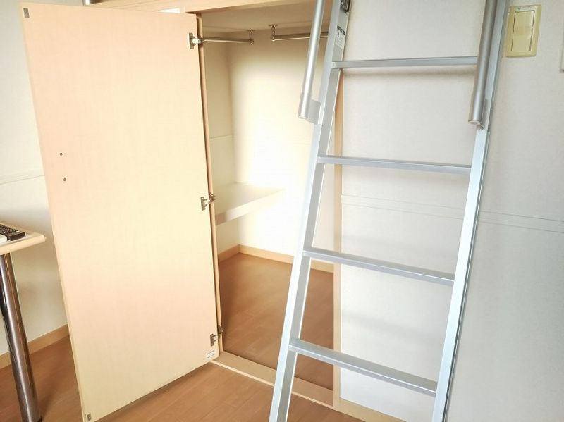 レオパレスコージー幕張 収納