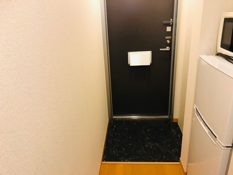 レオパレスプランドール 玄関