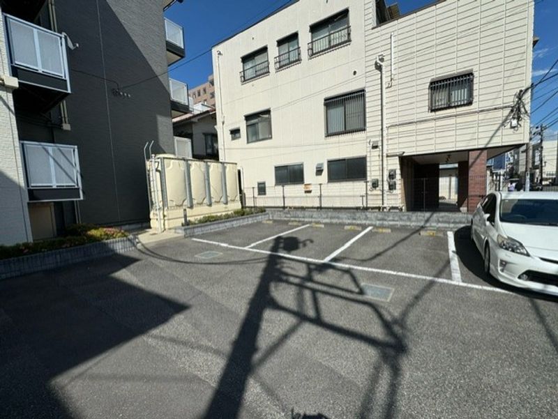 レオパレス宝 駐車場