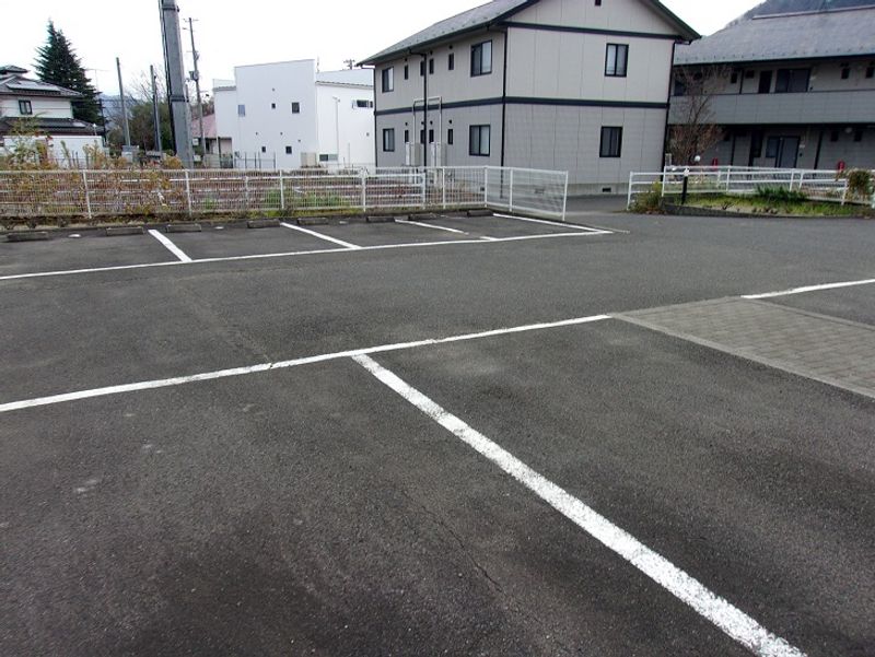 レオパレスＦＵＭＡ 駐車場