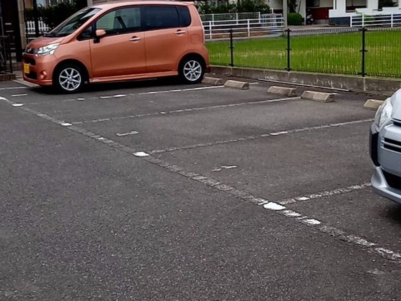レオパレスＨａｐｐｙ 駐車場