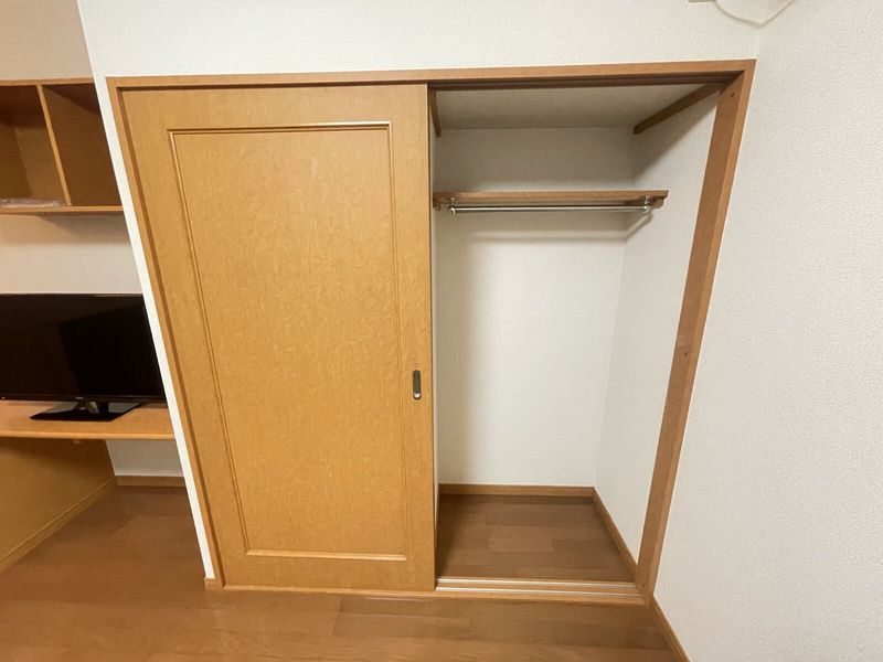 レオパレス佐和山 収納