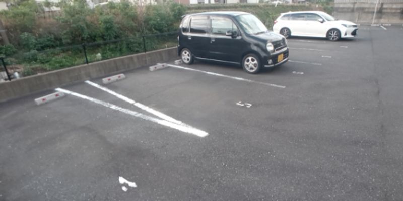 レオネクストコーラルアイル小倉 駐車場