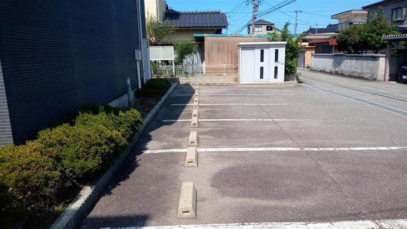 レオパレスクレール新庄 駐車場