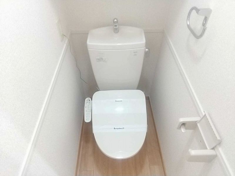 レオパレスＢＯＮＨＥＵＲ弐番館 トイレ