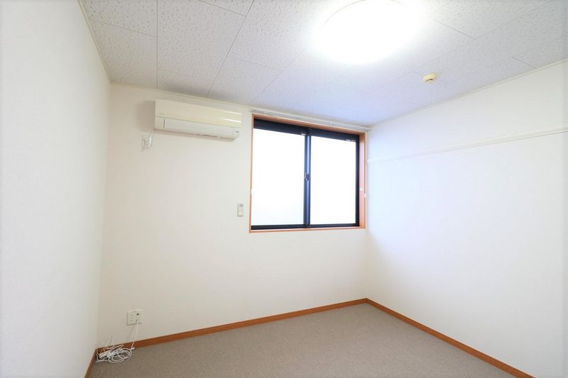 レオパレス七本松 居間