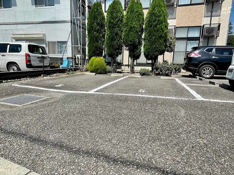 レオパレス光 駐車場
