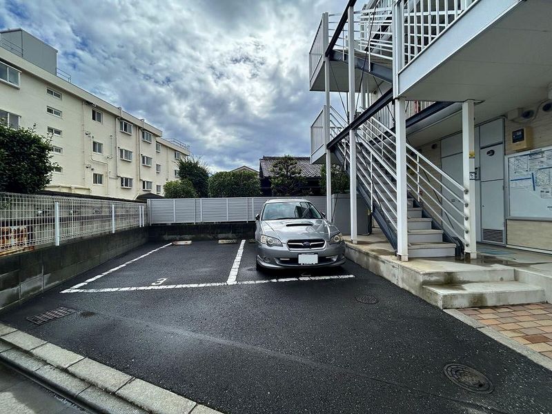 レオパレスＲＩＶＥ　Ｍ 駐車場