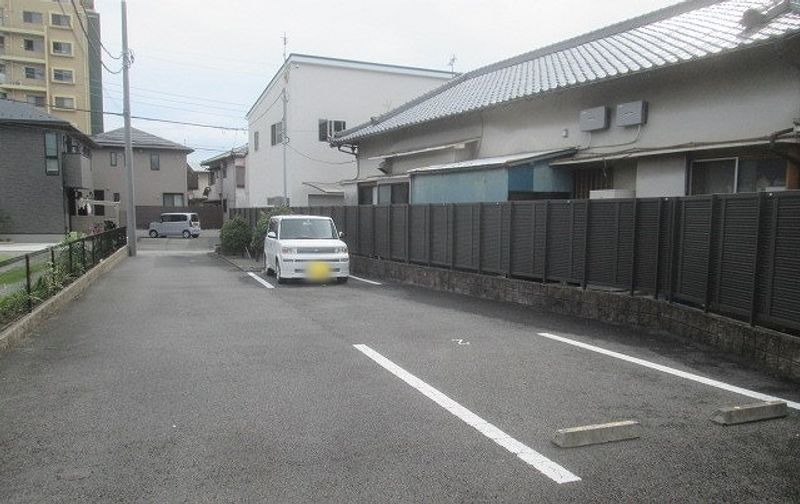 レオネクストみやび 駐車場