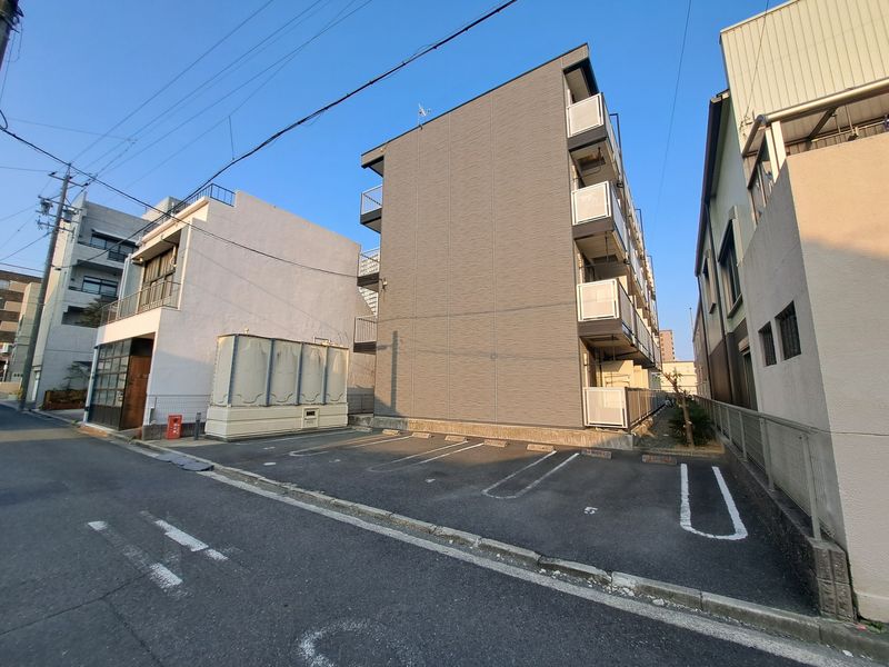 レオパレストレモロ 駐車場