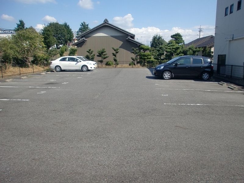 レオパレスサンコーポしおみ 駐車場