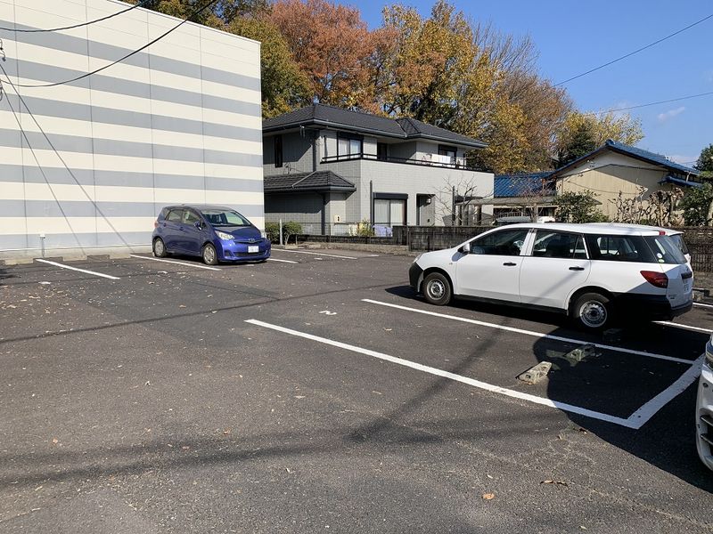 レオパレス幸 駐車場