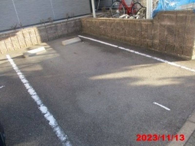 レオパレス千種 駐車場