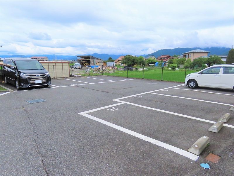 レオパレスＣｏｒｎｉｏｌｏ 駐車場