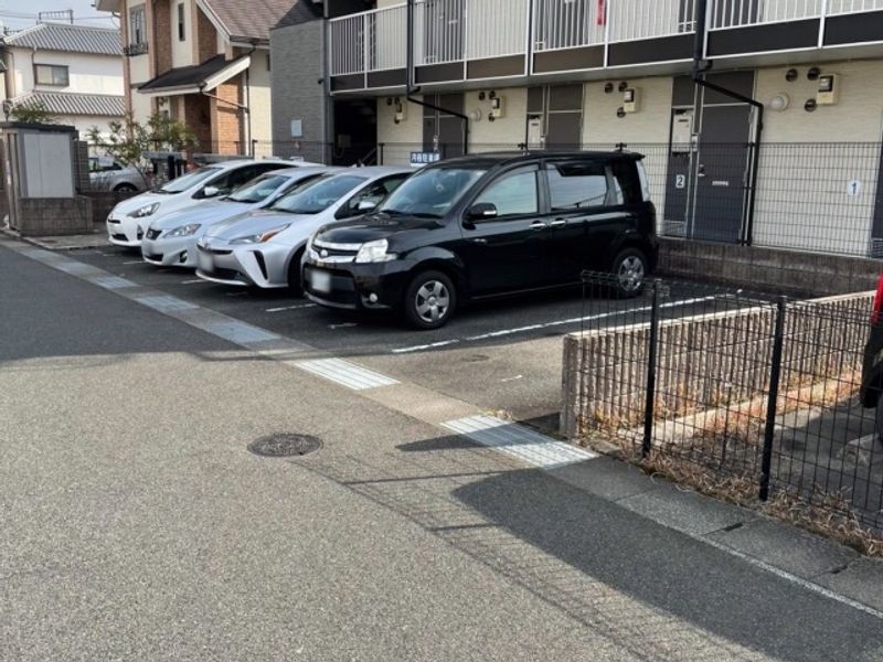 レオパレスエヌリバー 駐車場