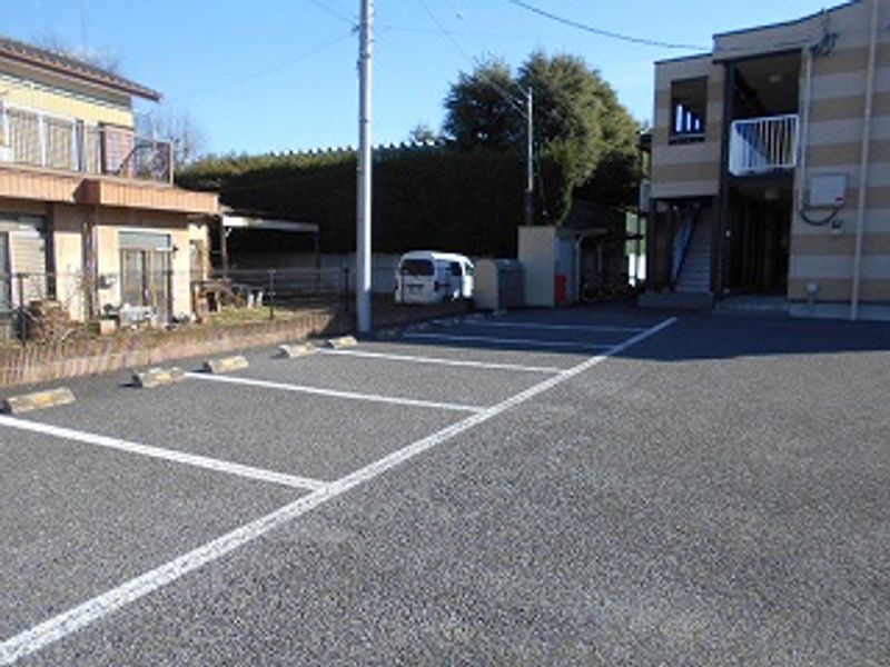 レオパレスアイズ 駐車場