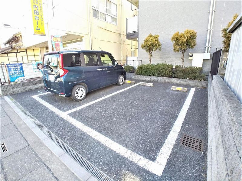 レオパレスＭ 駐車場
