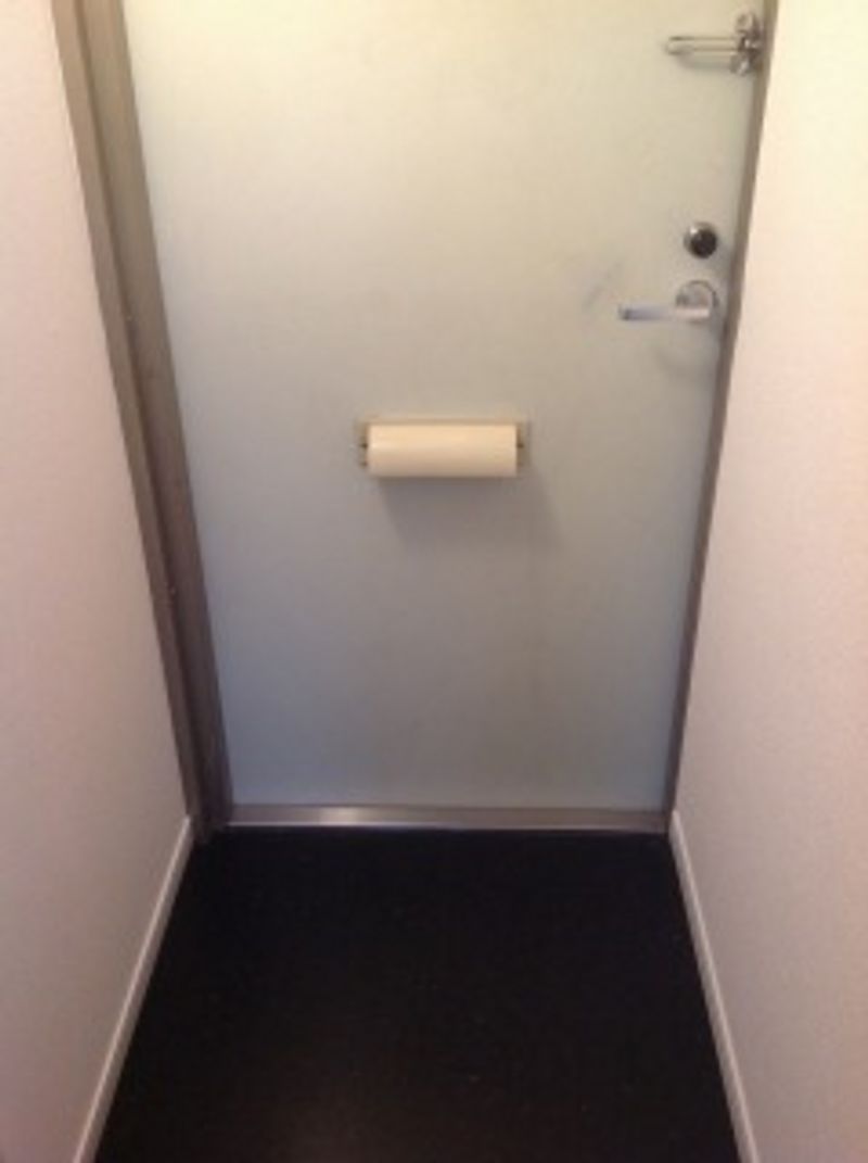 レオパレス北国分 玄関
