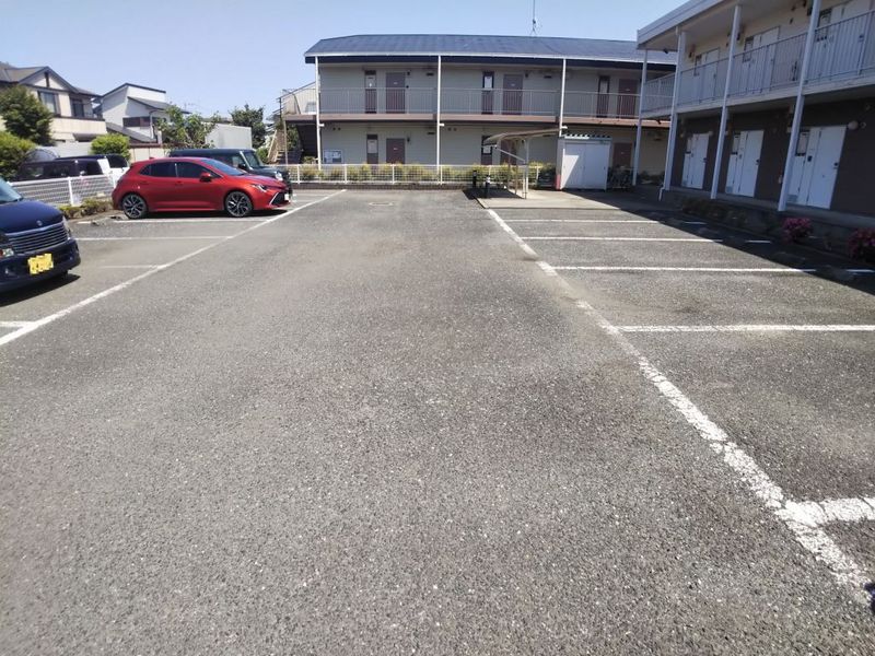 レオパレスミレニアム 駐車場