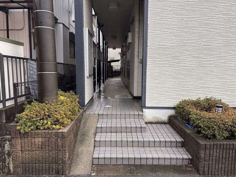 レオパレスウエストパレスⅢ エントランス
