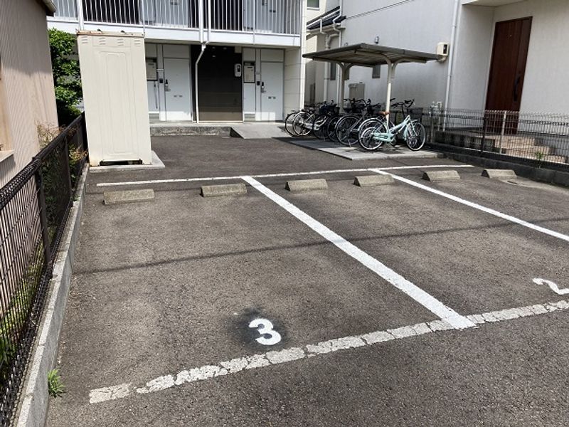 レオパレスホワイトヒルズ 駐車場