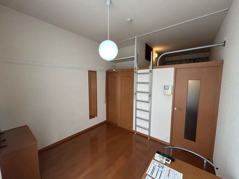 レオパレスクレール本内 居間