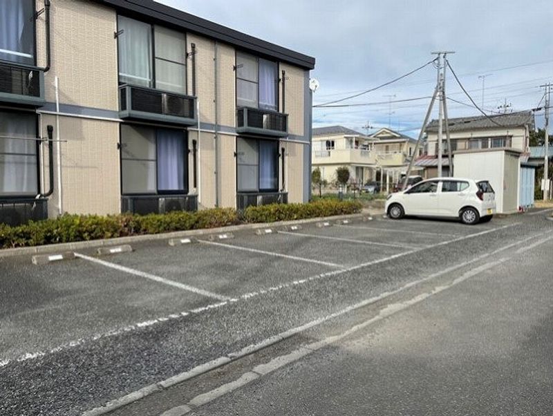 レオパレスプロヴァンス 駐車場