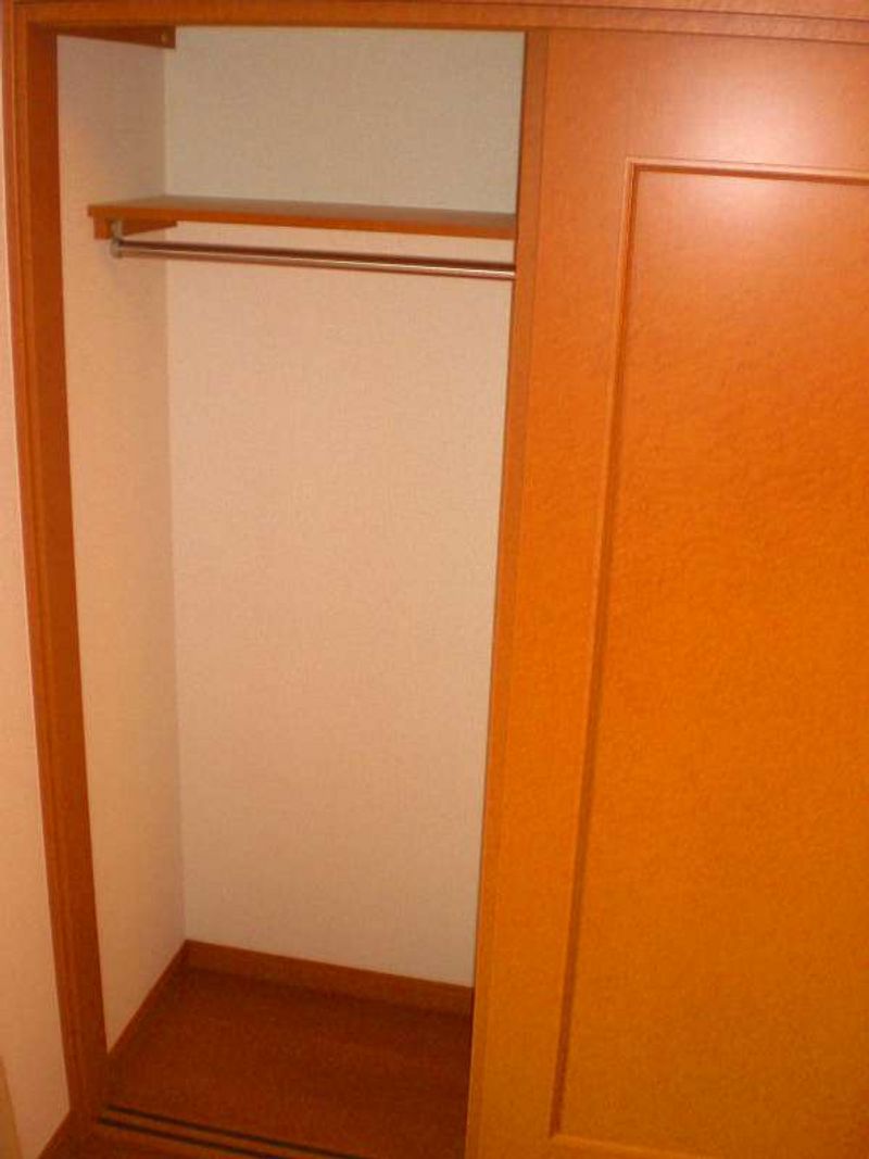 レオパレス緑丘 収納
