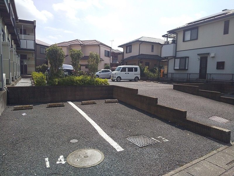 レオパレスライズ 駐車場