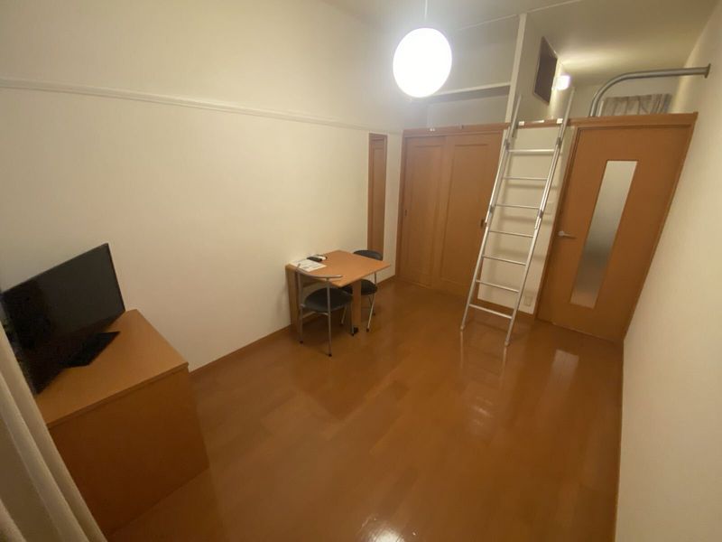 レオパレスモーブ中町 居間
