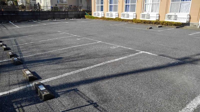 レオパレスウエステン 駐車場