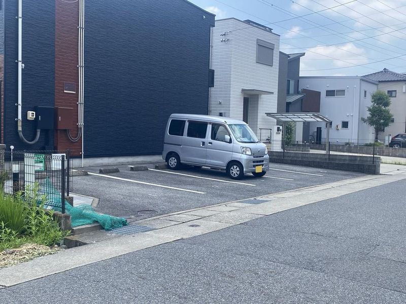 レオパレスプチクローバー 駐車場