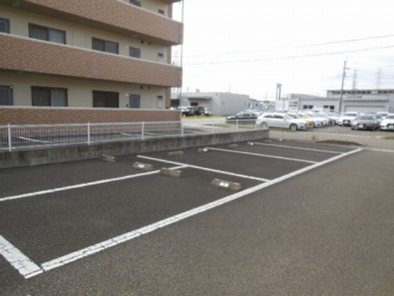 レオパレス南風原 駐車場