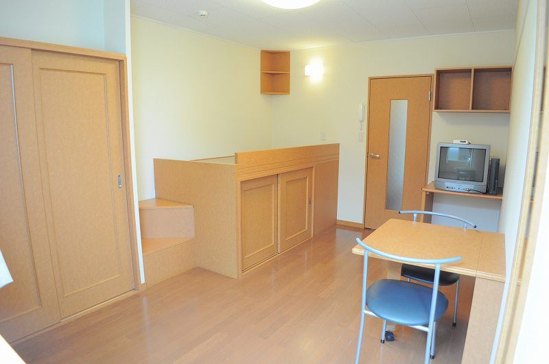 レオパレスオアシス 居間