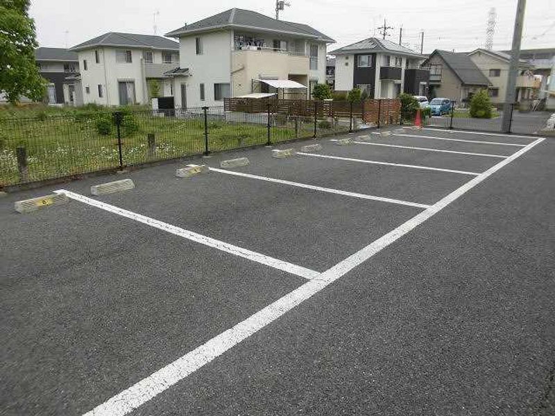 レオネクストファミールＡｉ 駐車場