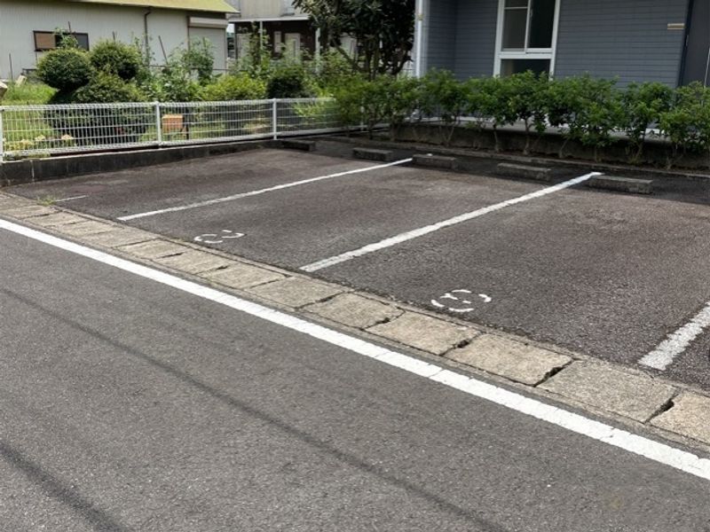 レオパレスエスペランサ 駐車場